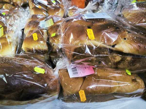 “Козунакът ми е по-евтин от козунака ти!” - как участник в обществена поръчка на Община Силистра за храни е спечелил с впечатляващо ниски цени 