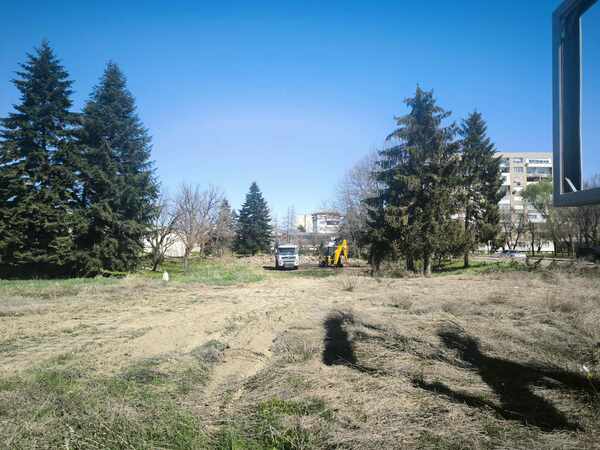 Теренът пред автогарата в Силистра вече е почистен от строителни отпадъци