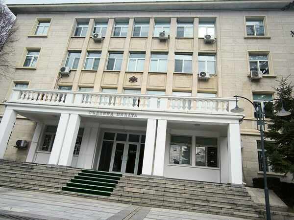 Майка на дете с увреждания се оплаква от несправедлив процес, с който според нея се цели отнемане на детето и