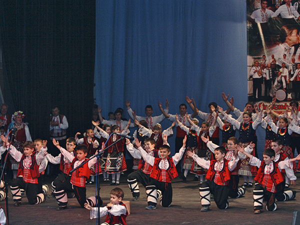  Ансамбъл “Добруджа” остава  към Община Силистра с два щата