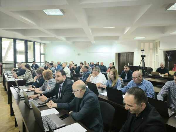 Гражданите на Силистра да плащат вече двойно увеличени цени за общинските услуги решиха общинските съветници