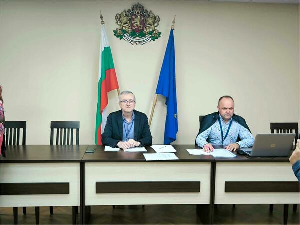 РИК - Силистра започна работата си без представител на Пеевски, но с един на Доган. 