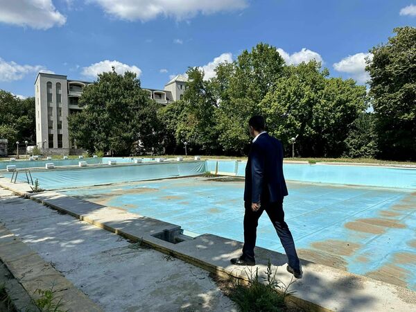 Въпреки дадените обещания, силистренският басейн  засега няма да отвори врати за гражданите 