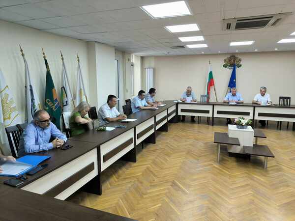 Каналът на месопреработвателния завод в Силистра може да създаде проблеми, алармира специалист на среща при областния управител