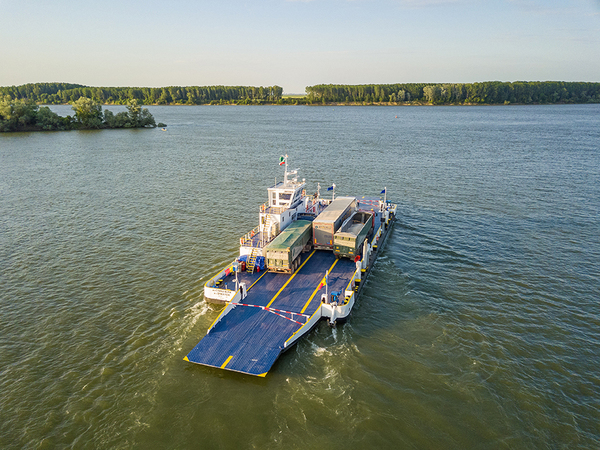 Фериботът от Айдемир до Кълъраш намалява цените за местните превозвачи от 80 на 65 евро