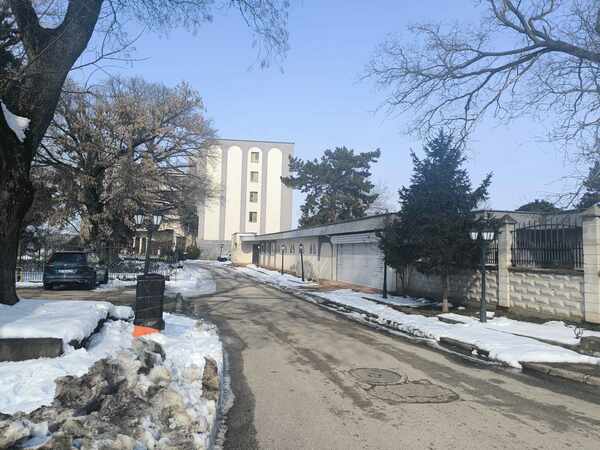 Демонтирана е незаконната бариера пред хотел "Дръстър" в Силистра