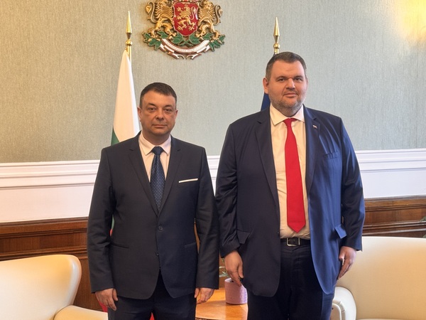 Кметът на Силистра се присъедини към Пеевски и се ангажира да реализира стратегията  му за Силистра 