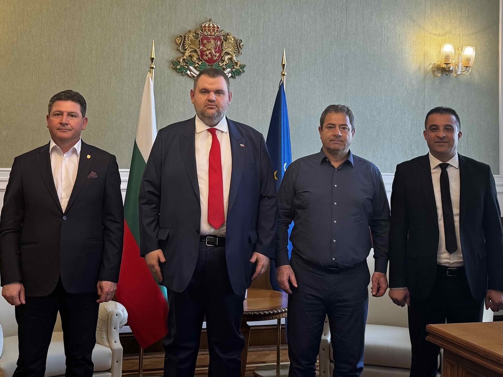 Пеевски присъедини и кметовете на Ситово и Главиница към себе си