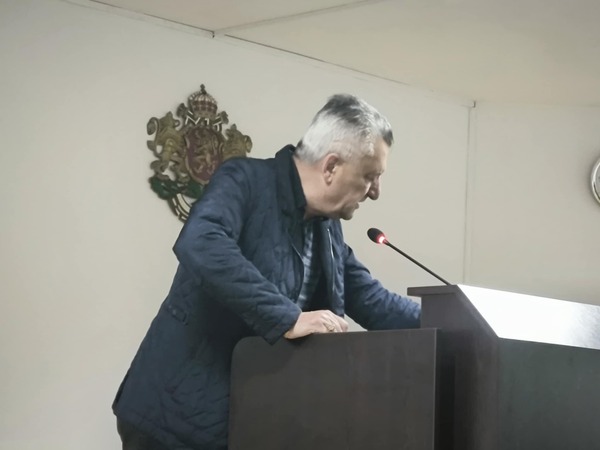 Дали да бъде продадена общинска земя за 2 лева кв.м. на кооперация “Съгласие” в Срацимир?