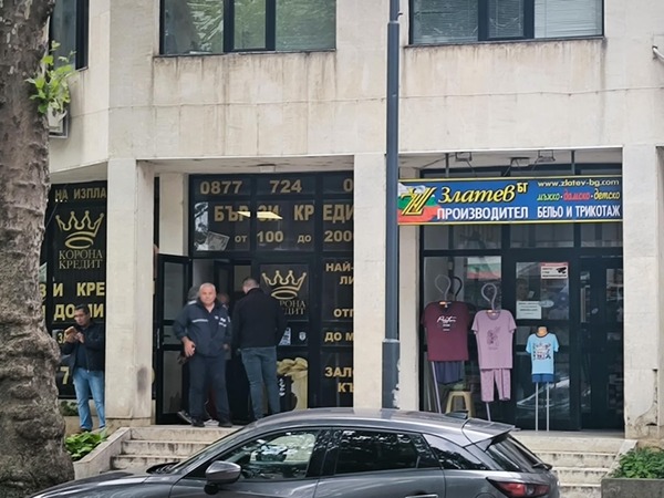 В момента: Полицията претърсва заложна къща в центъра на Силистра