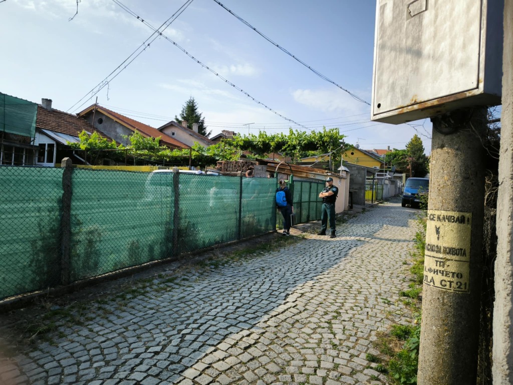 Гранична полиция претърсва дома на Драгомир Димитров - бивш служител на областния координатор на ГЕРБ Тодор Тодоров