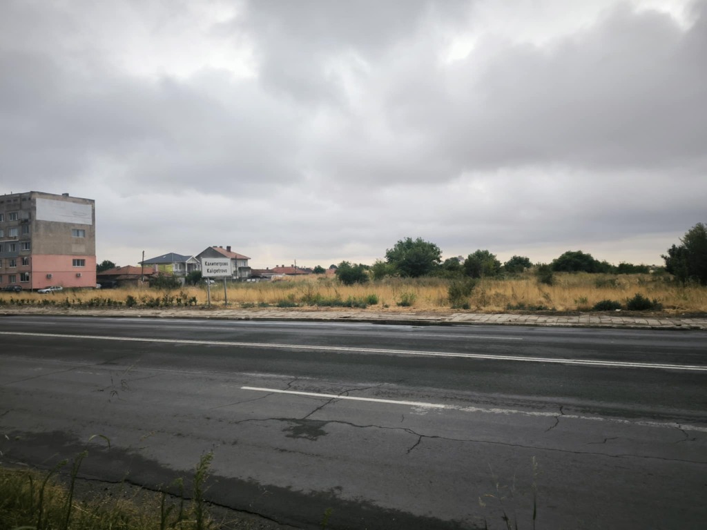 По искане на инвеститор Община Силистра ще предлага на търг няколко големи парцела преди село Калипетрово