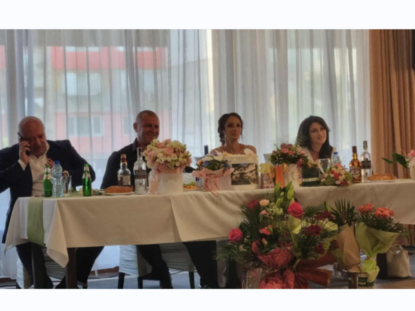 Лични отношения с обществено значение - венчавка след откриване на храма 