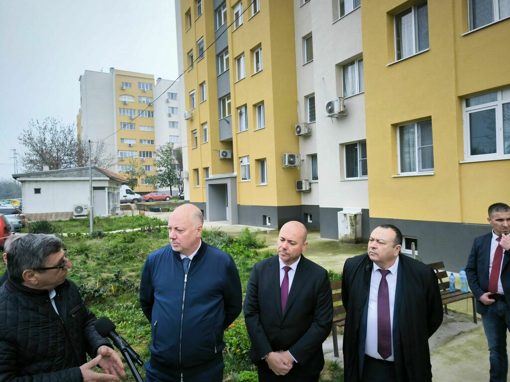  В компанията на ДПС "Ново начало" Росен Желязков даде гаранции за финансиране на общински проекти в Силистренско (видео)