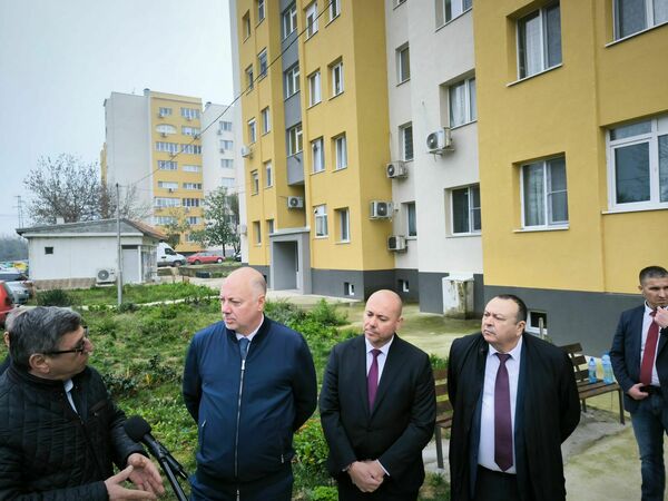  В компанията на ДПС "Ново начало" Росен Желязков даде гаранции за финансиране на общински проекти в Силистренско (видео)