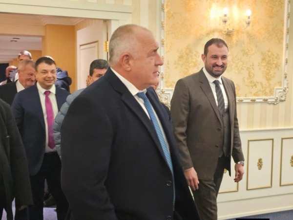 Борисов обяви, че се е срещнал със симпатизанти в Силистра, сред тях се оказа и кметът