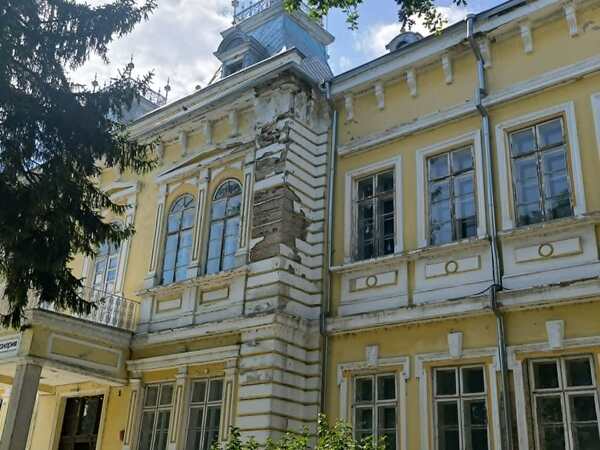 SOS !!! Галерията в Силистра загива след некачествени ремонти на покрива